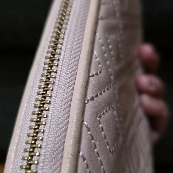 Tory Burch Quilted Cream Wallet - Picture 4 of 11